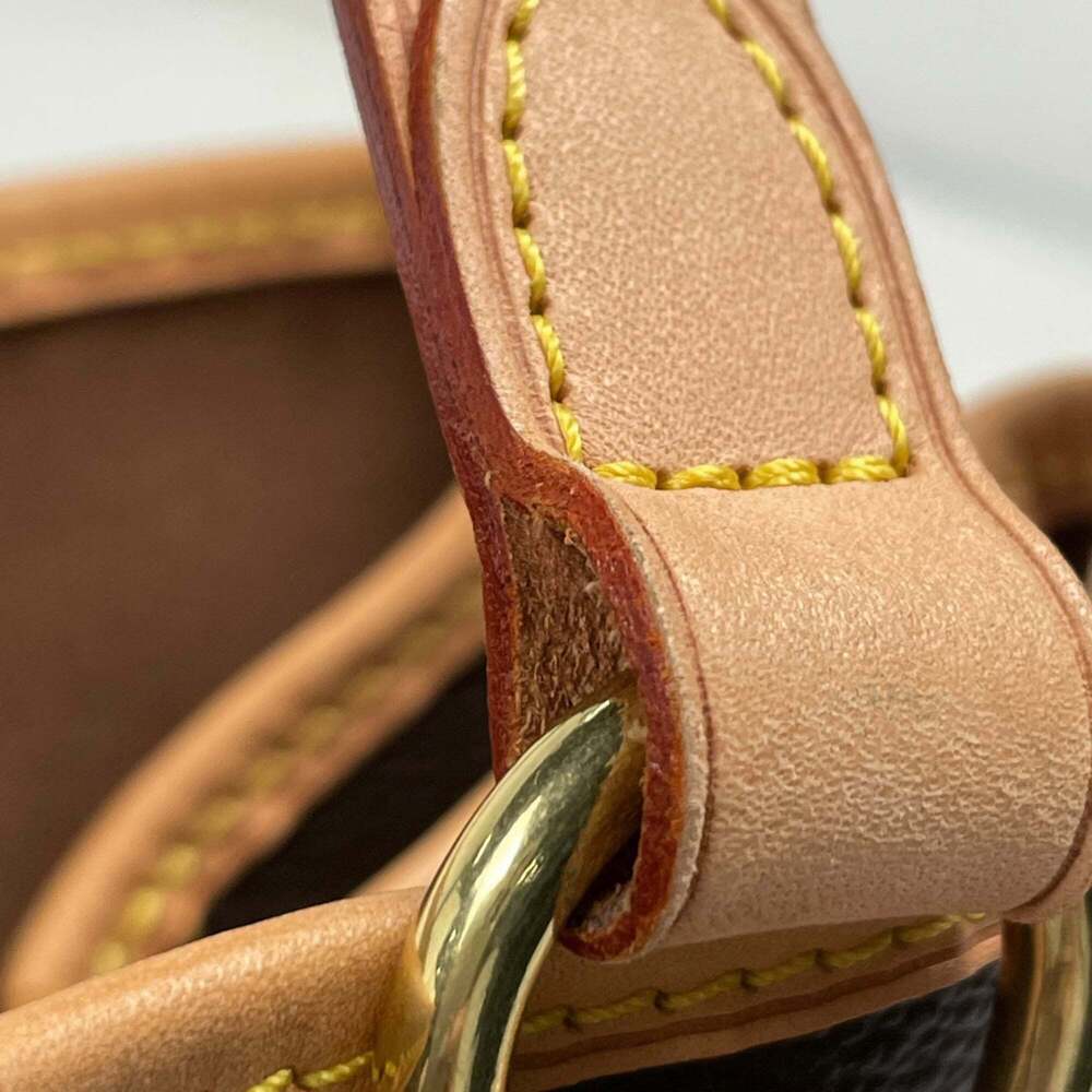 LOUIS VUITTON Authentic Brown Monogram Shoulder Bag - Picture 4 of 9